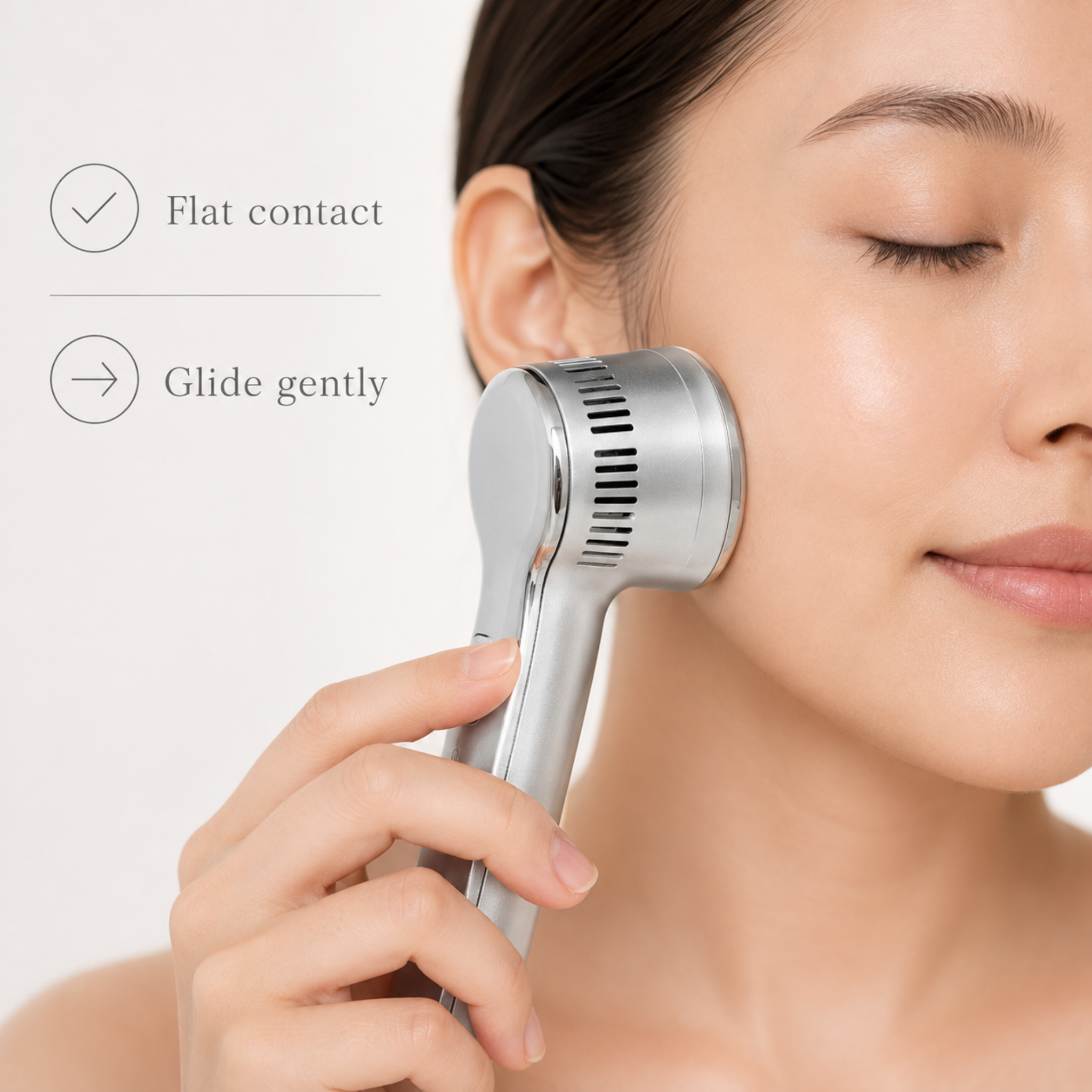 Correct use of the LUMICOOL Cryofacial treatment plate against the cheek